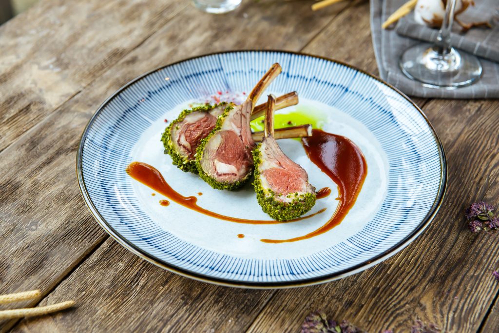 Closeup,on,gourmet,herb Crusted,lamb,chopswith,wilted,spinach,on,the